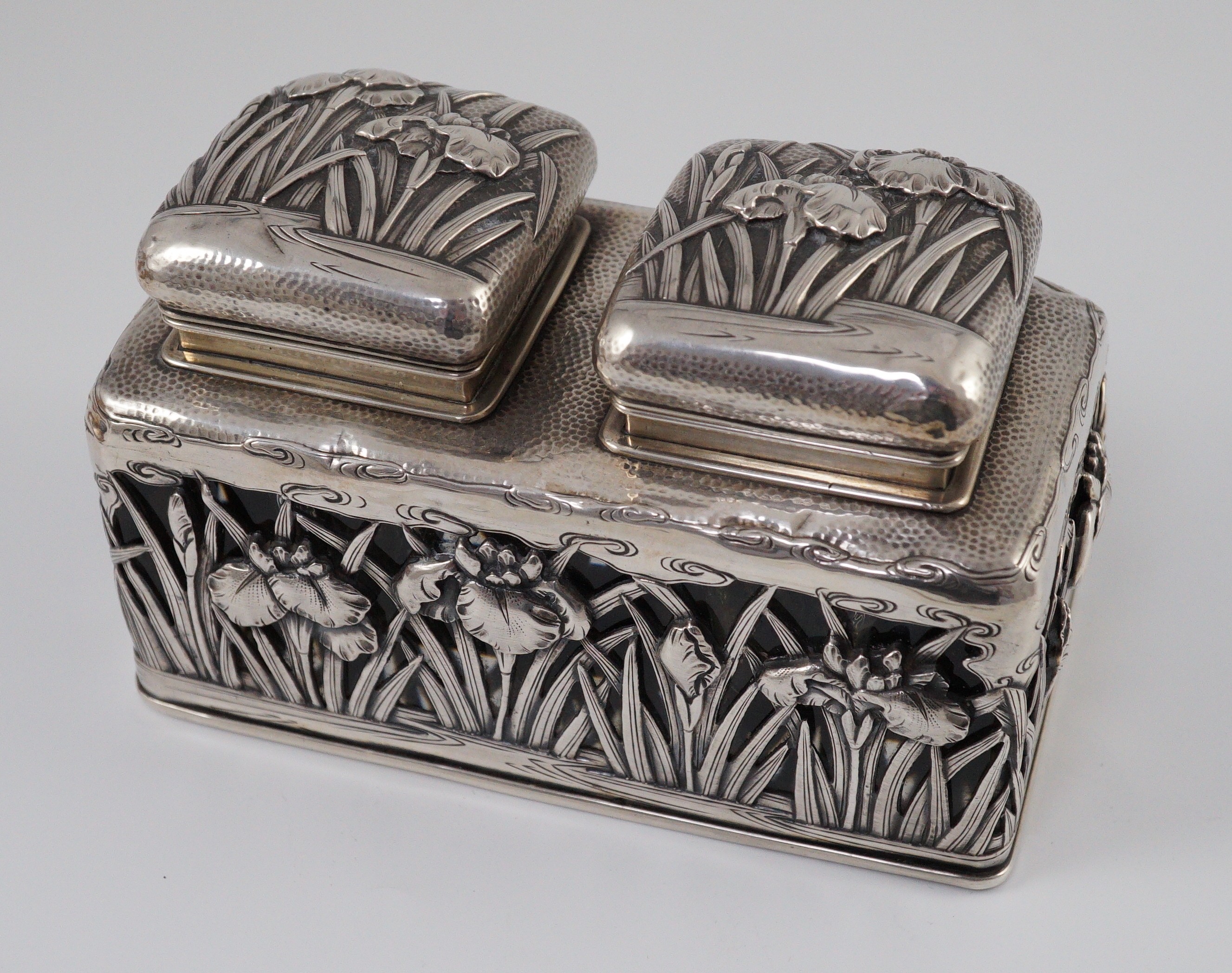 A Japanese silver double inkwell by Arthur Bond, Yokohama, c.1900, 14cm wide